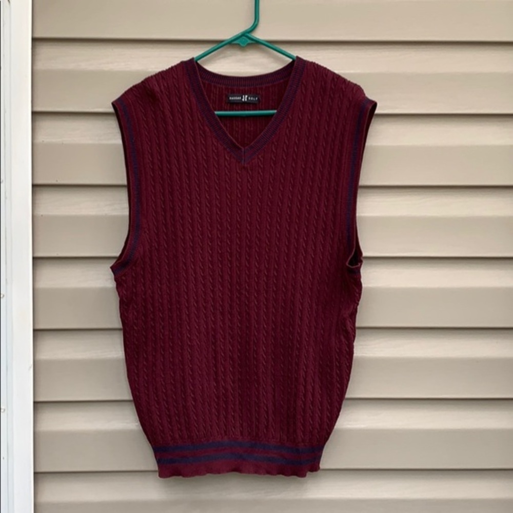 Haggar Golf men’s burgundy cable knit vest $5/25